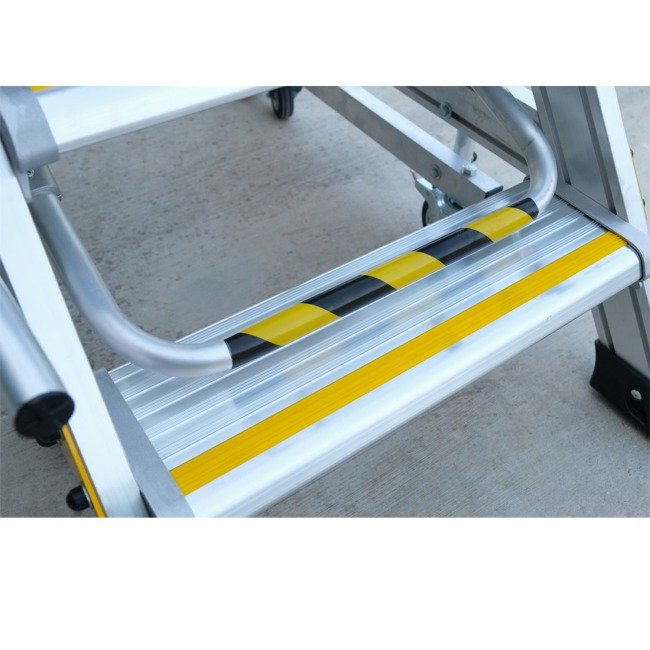 Climb-It Locking Steps with Safety Gate - Image 9