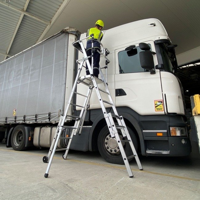 Climb-It Telescopic Platform Ladder with Safety Gates - Image 2
