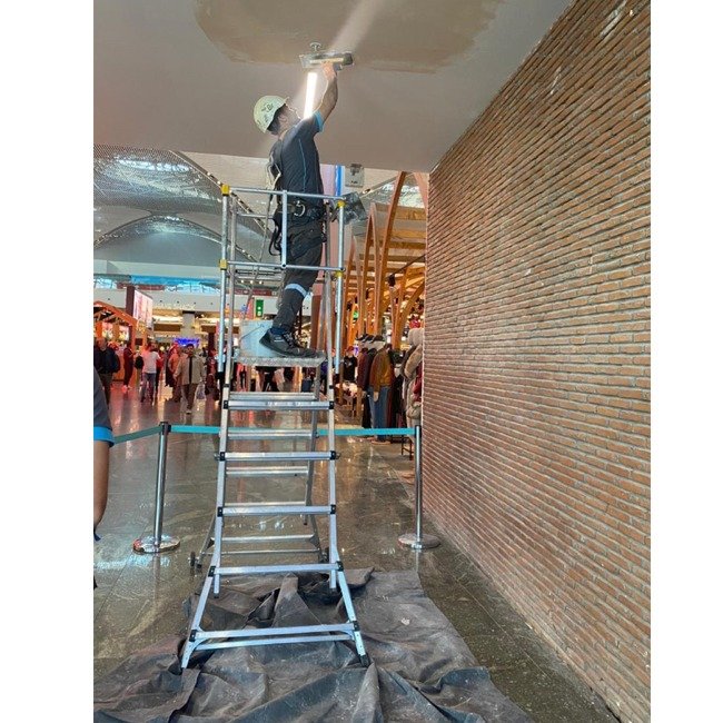 Climb-It Telescopic Platform Ladder - Image 8